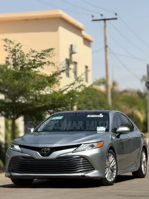 Toyota Camry 2018 Silver