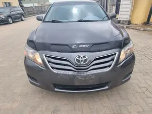 Toyota Camry LE 4dr Sedan (2.5L 4cyl 6A) 2011 Gray