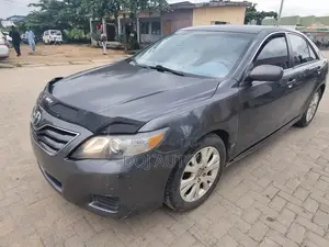 Toyota Camry LE 4dr Sedan (2.5L 4cyl 6A) 2011 Gray