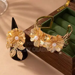Bracelet and a Fresh and Sweet Flower Ring Women's Suit.