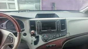 Toyota Sienna 2014 White