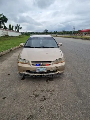 Honda Accord 2000 Gold
