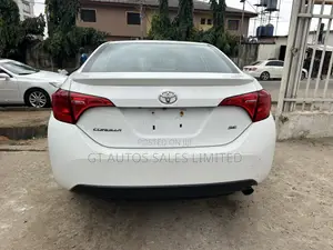 Toyota Corolla SE Special Edition 4dr Sedan (1.8L 4cyl CVT) 2017 White