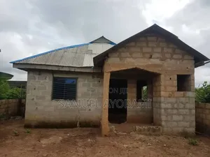 3bdrm Apartment in Modecom Estate, Ado-Odo/Ota for sale