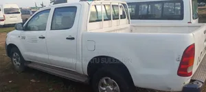 Toyota Hilux 2010 White