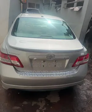 Toyota Camry SE V6 4dr Sedan (3.5L 6cyl 6A) 2011 Silver