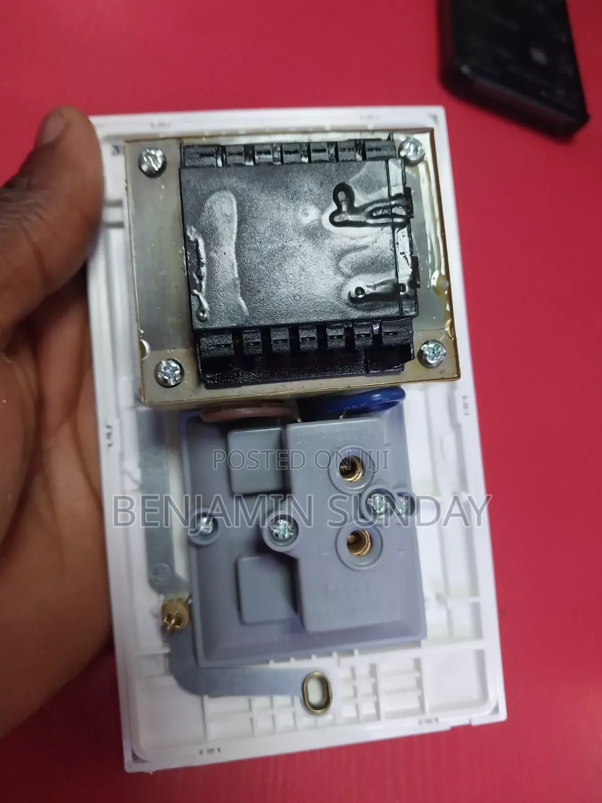 Mk Shaver Socket White