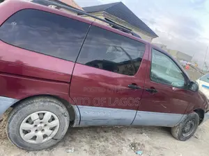 Toyota Sienna LE 4dr 1998 Red