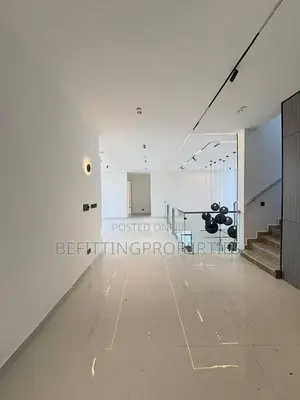 6bdrm Mansion in Lekki for sale