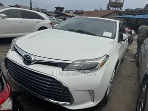 Toyota Avalon Limited Sedan FWD (3.5L 6cyl 6A) 2011 White