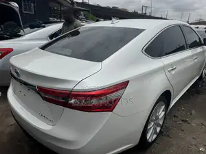 Toyota Avalon Limited 4dr Sedan (3.5L 6cyl 6A) 2014 White