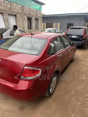 Ford Focus SE 2010 Red