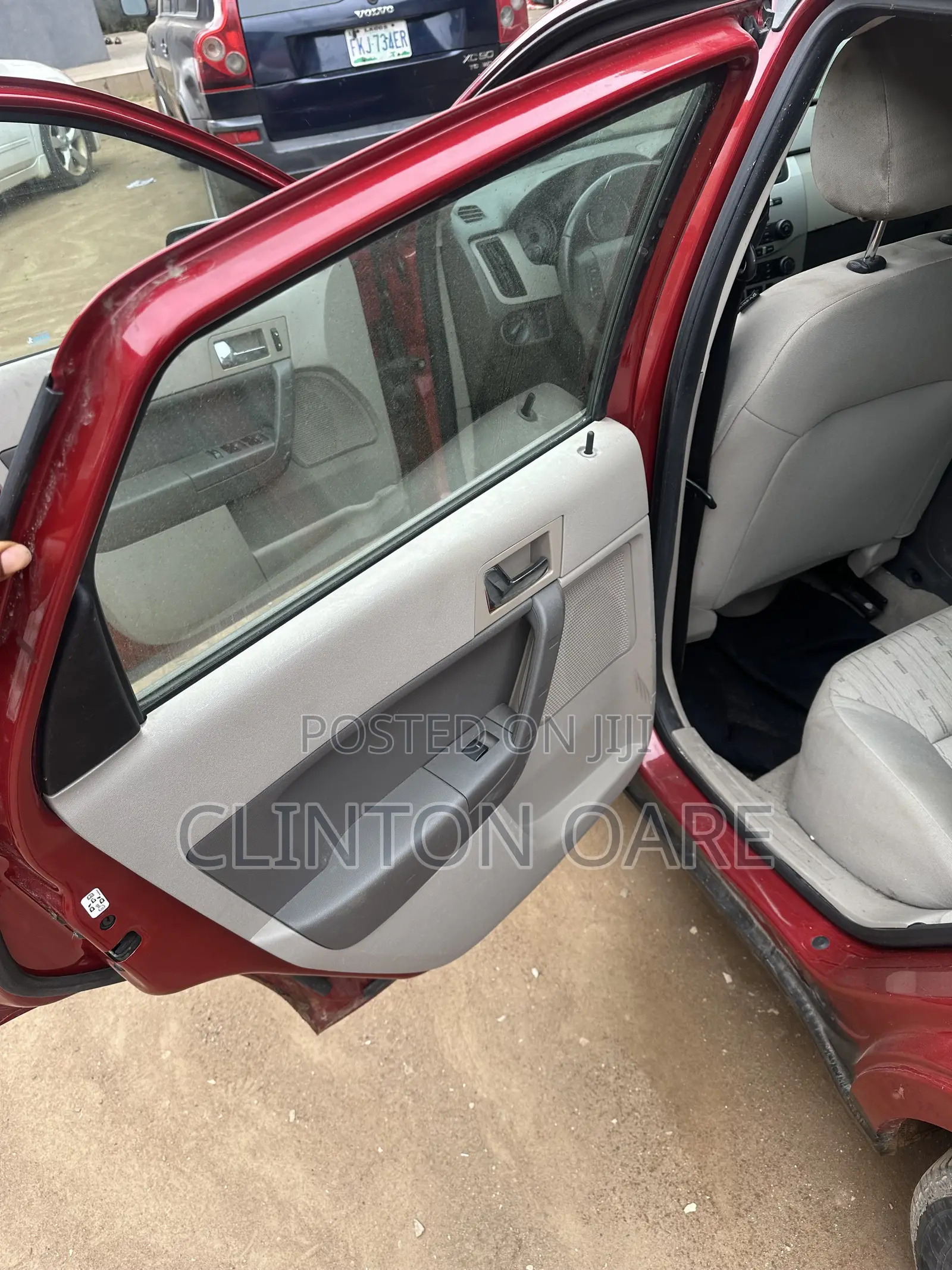 Ford Focus SE 2010 Red