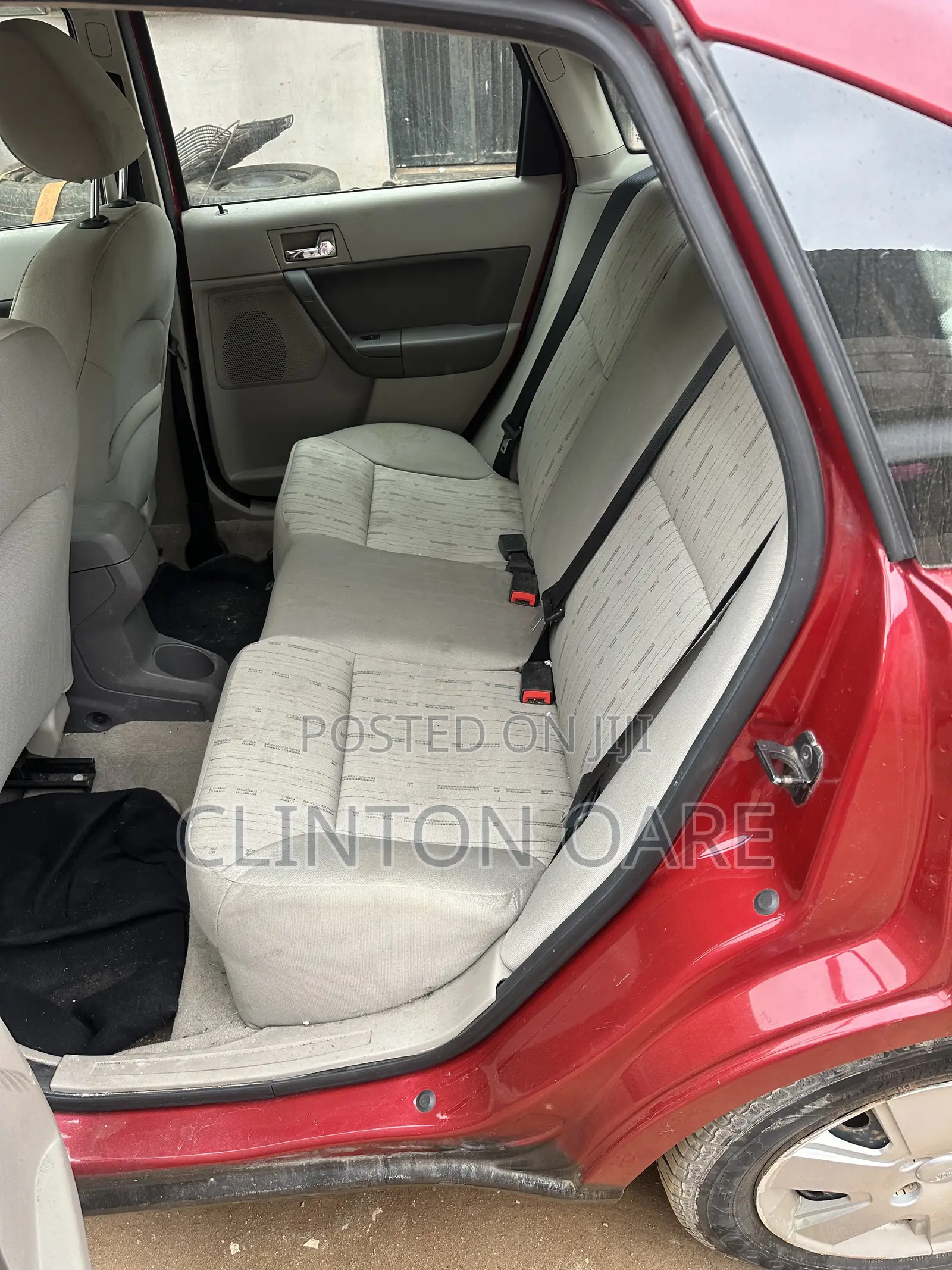 Ford Focus SE 2010 Red