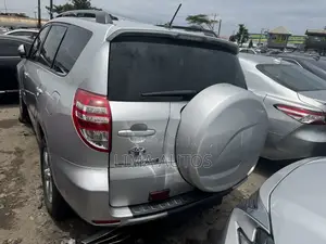 Toyota RAV4 2010 Silver