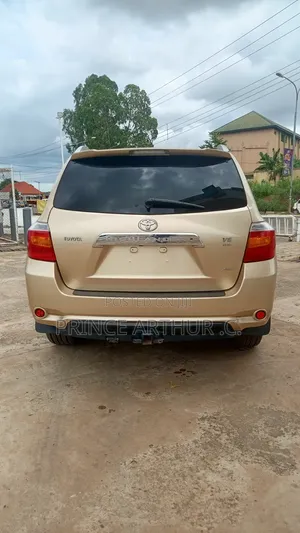 Toyota Highlander 2010 Gold
