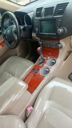 Toyota Highlander 2010 Gold