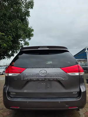 Toyota Sienna 2011 Gray