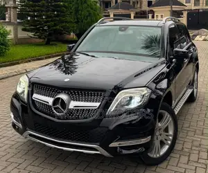 Mercedes-Benz GLK-Class Base GLK 350 4dr AWD 4MATIC (3.5L 6cyl 7A) 2015