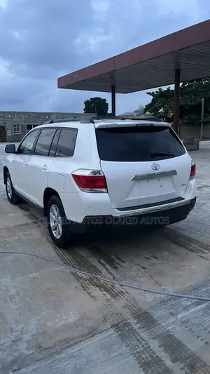 Toyota Highlander Limited 3.5l 4WD 2013 White