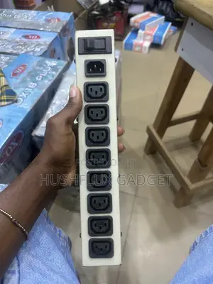 Metal 8-Way IEC C13 Power Distribution Unit (PDU) — C14 Input