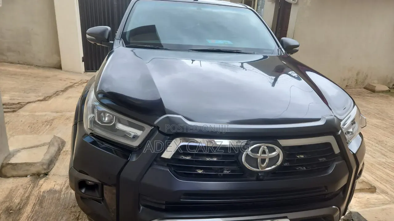 Toyota Hilux 2024 Black