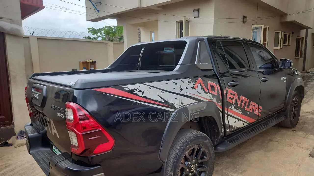 Toyota Hilux 2024 Black