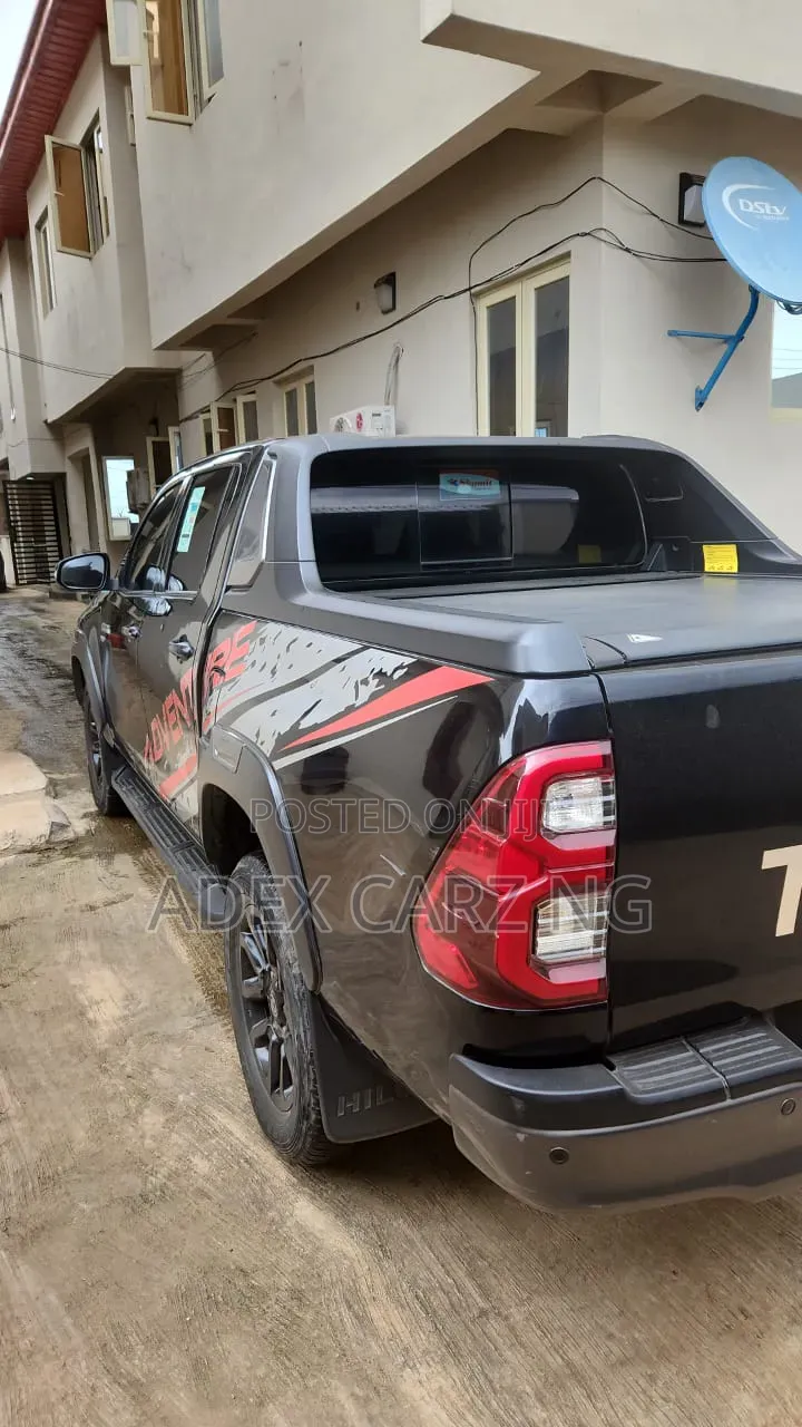 Toyota Hilux 2024 Black