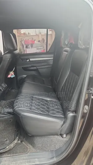 Toyota Hilux 2024 Black