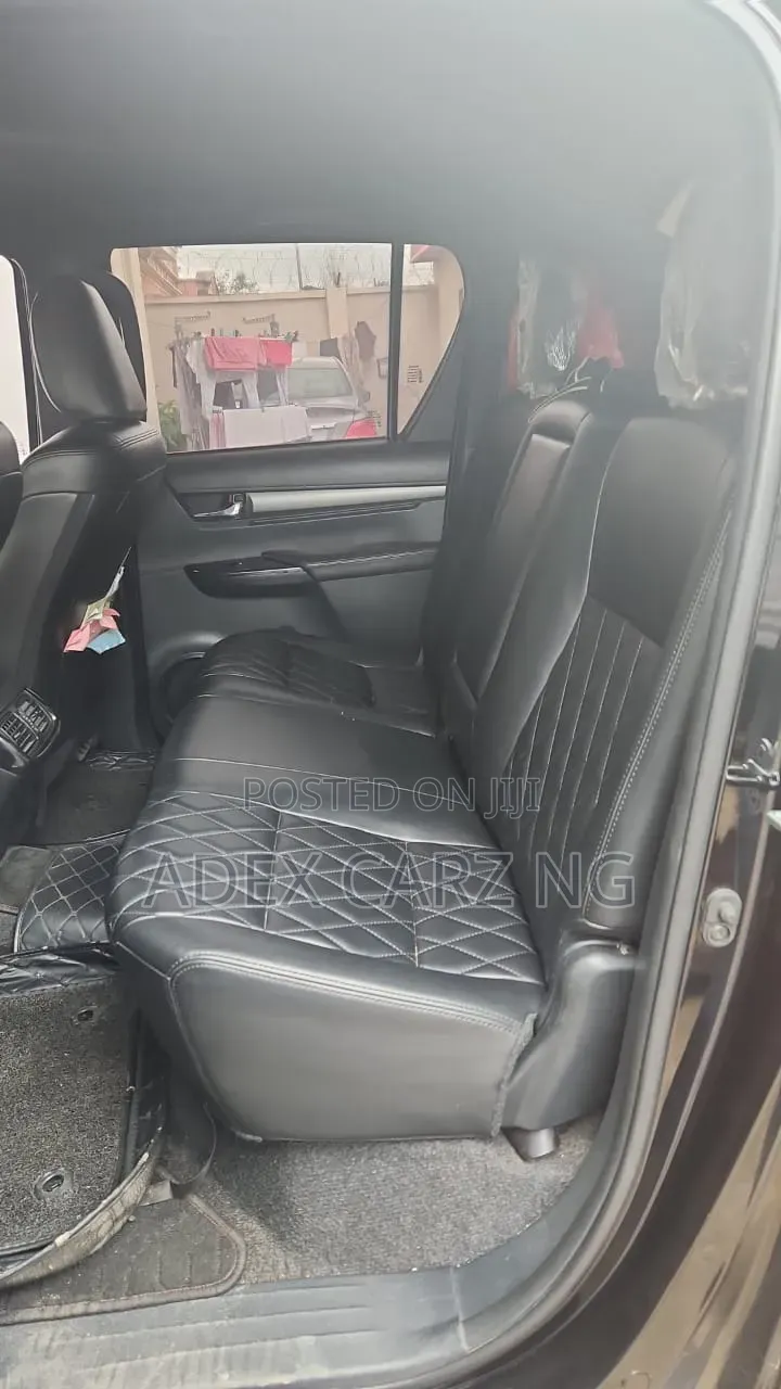 Toyota Hilux 2024 Black