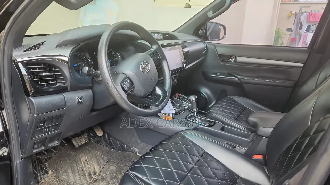 Toyota Hilux 2024 Black