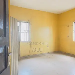 3bdrm Block of Flats in Shangisha Lagos, Kosofe / Kosofe for rent