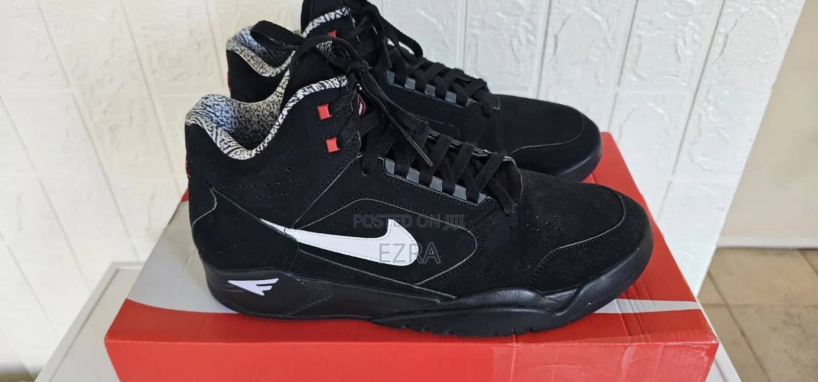 Air Flight Lite Mid Black Hi Top Trainers.