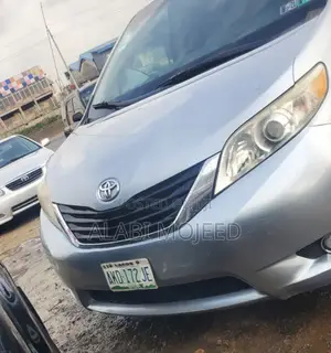 Toyota Sienna Limited AWD 7-Passenger 2013 Gray