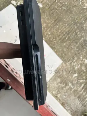 Playstation 3 Slim ( PS3 Slim )