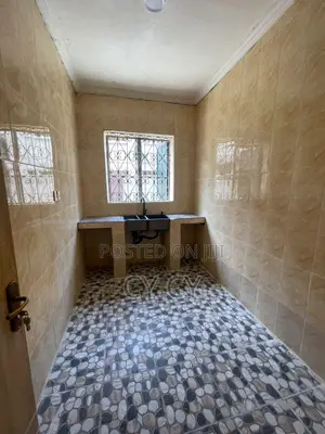 3bdrm Apartment in Adelabu for rent