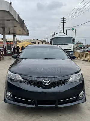 Toyota Camry SE 4dr Sedan (2.5L 4cyl 6A) 2013 Blue