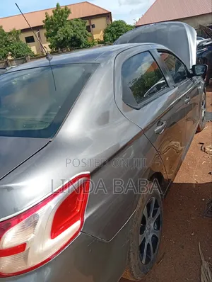 Peugeot 301 2012