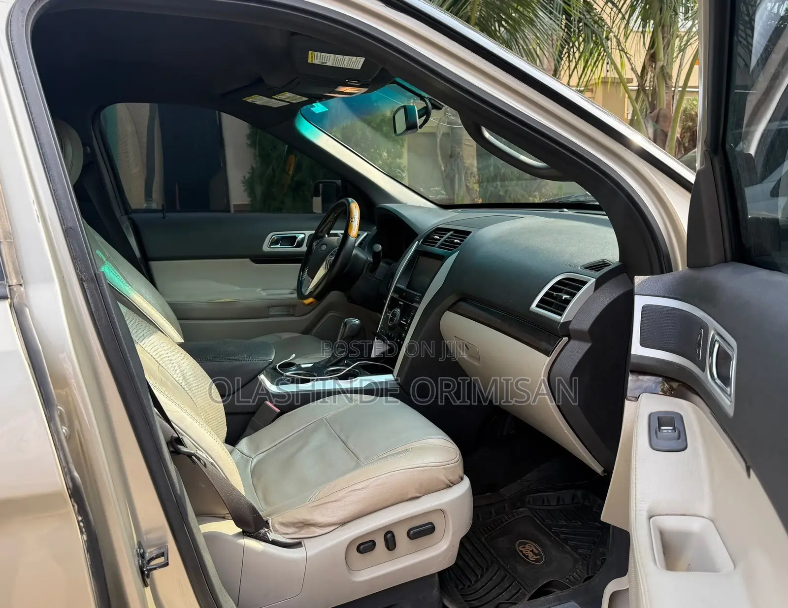 Ford Explorer 2012 Gold
