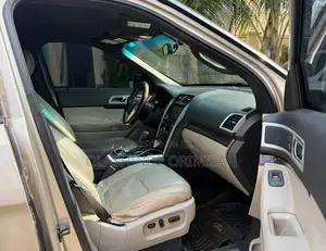 Ford Explorer 2012 Gold