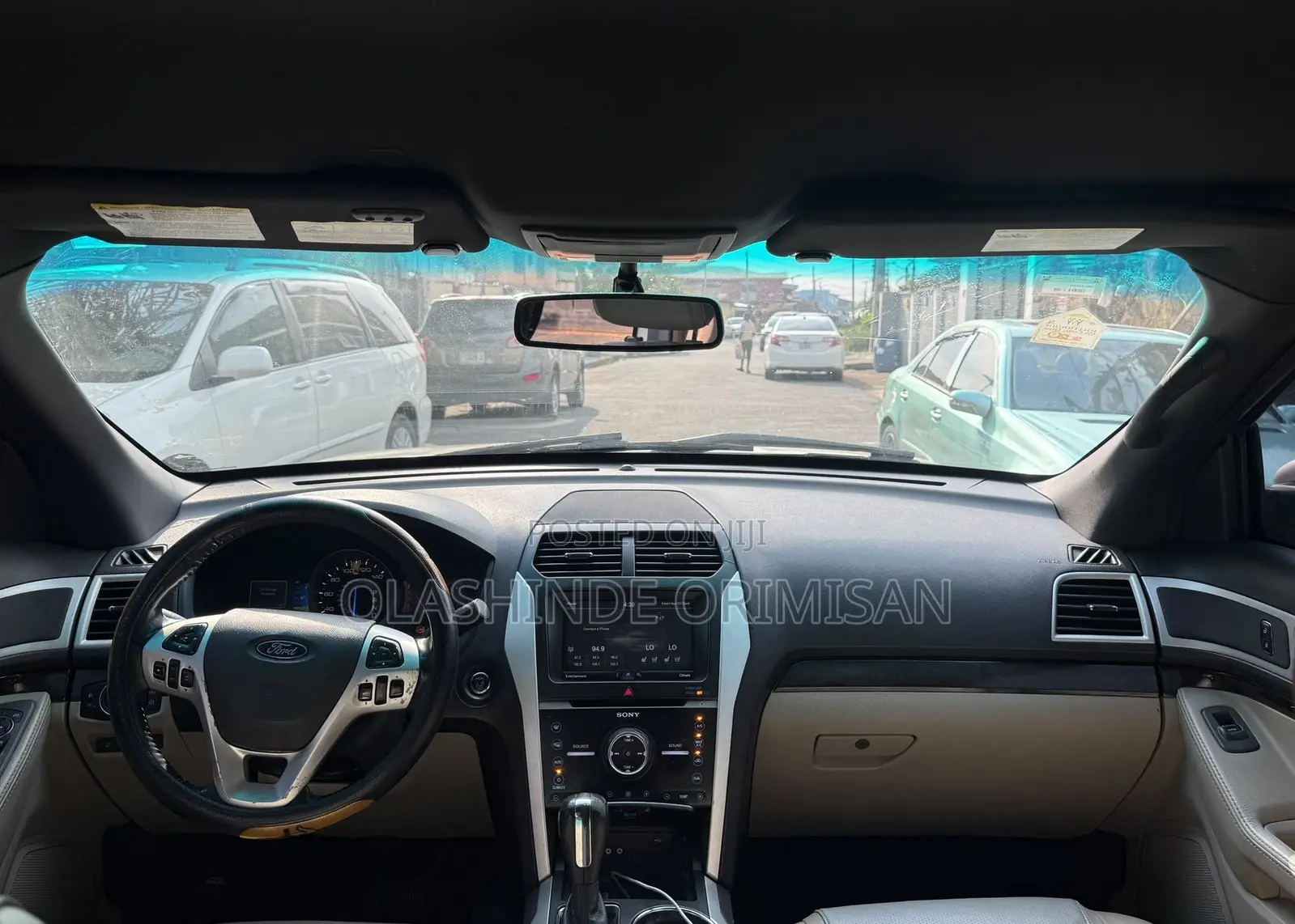 Ford Explorer 2012 Gold