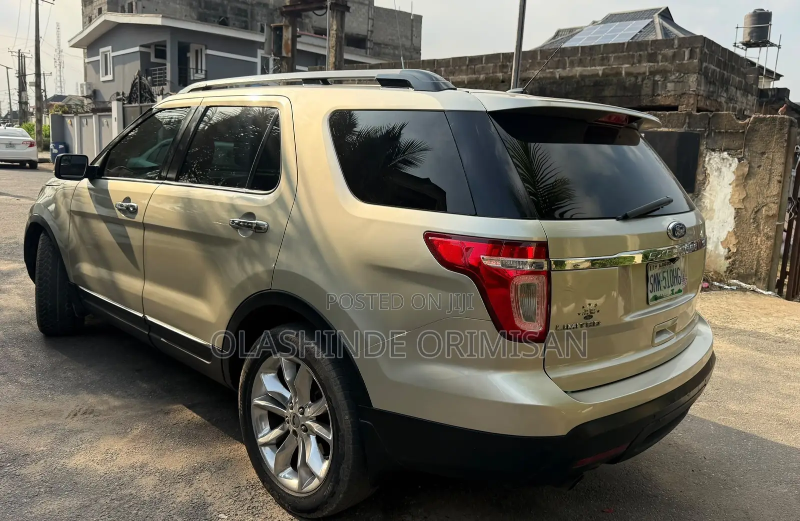 Ford Explorer 2012 Gold