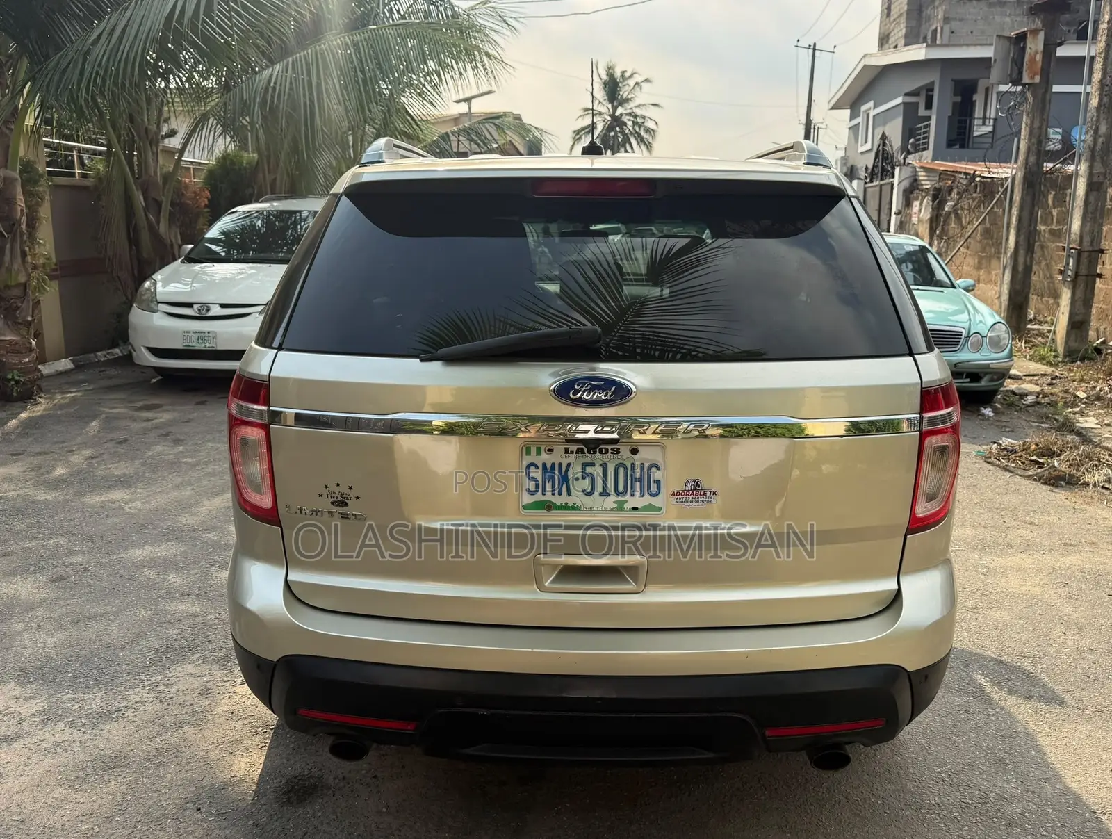 Ford Explorer 2012 Gold