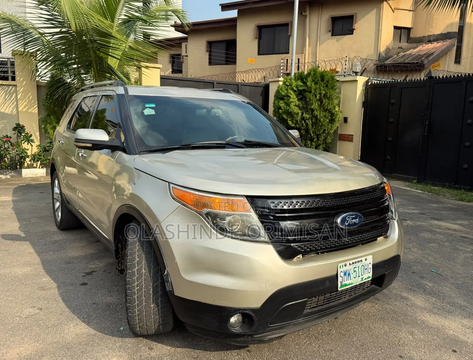 Ford Explorer 2012 Gold