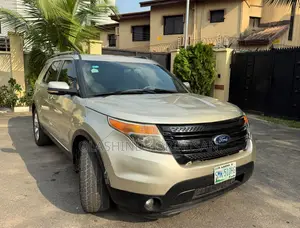 Ford Explorer 2012 Gold