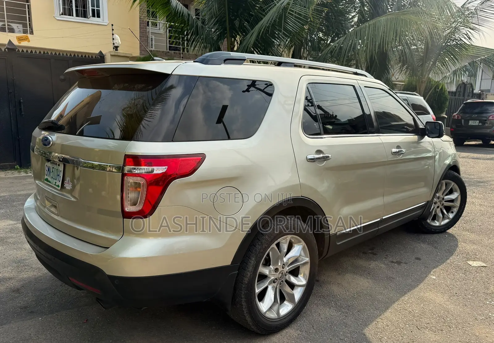 Ford Explorer 2012 Gold