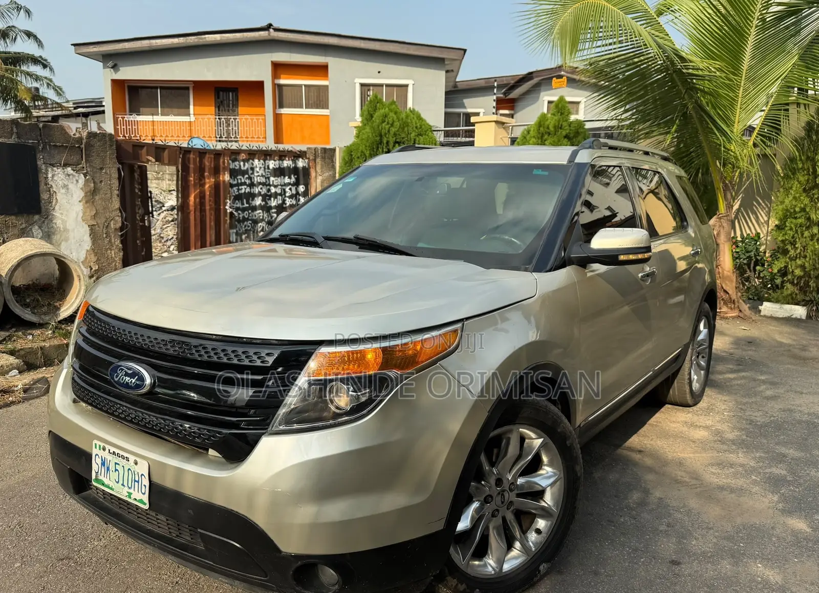 Ford Explorer 2012 Gold
