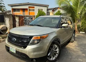 Ford Explorer 2012 Gold