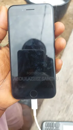 Apple iPhone SE (2020) 64 GB Black