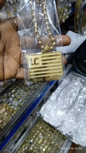 Stylish Men's Necklace With Pendant _ Gold